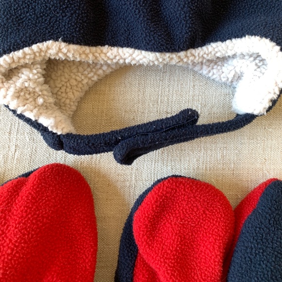 N’ice Caps • fleece hat and mitten set - Picture 3 of 11